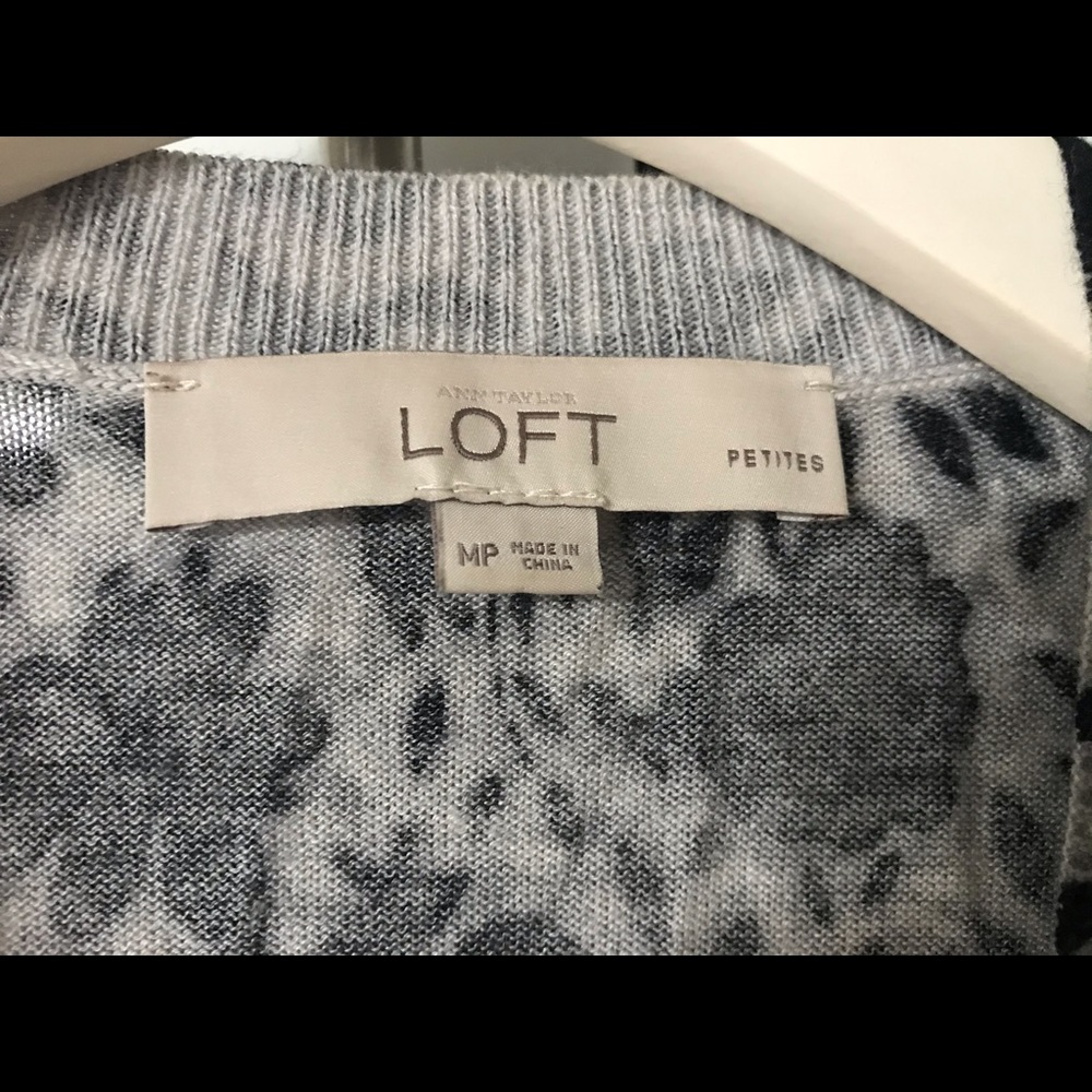 Button sweater - Picture 2 of 2